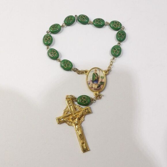 Irish shamrock St. Patrick rosary bracelet green glass beads, crucifix - Picture 1 of 12